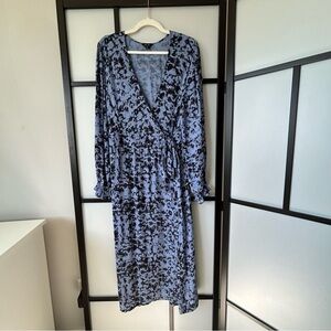 [10] Saint & Sofia Soft Blue and Black Long Sleeve Print Wrap Waist Maxi Dress